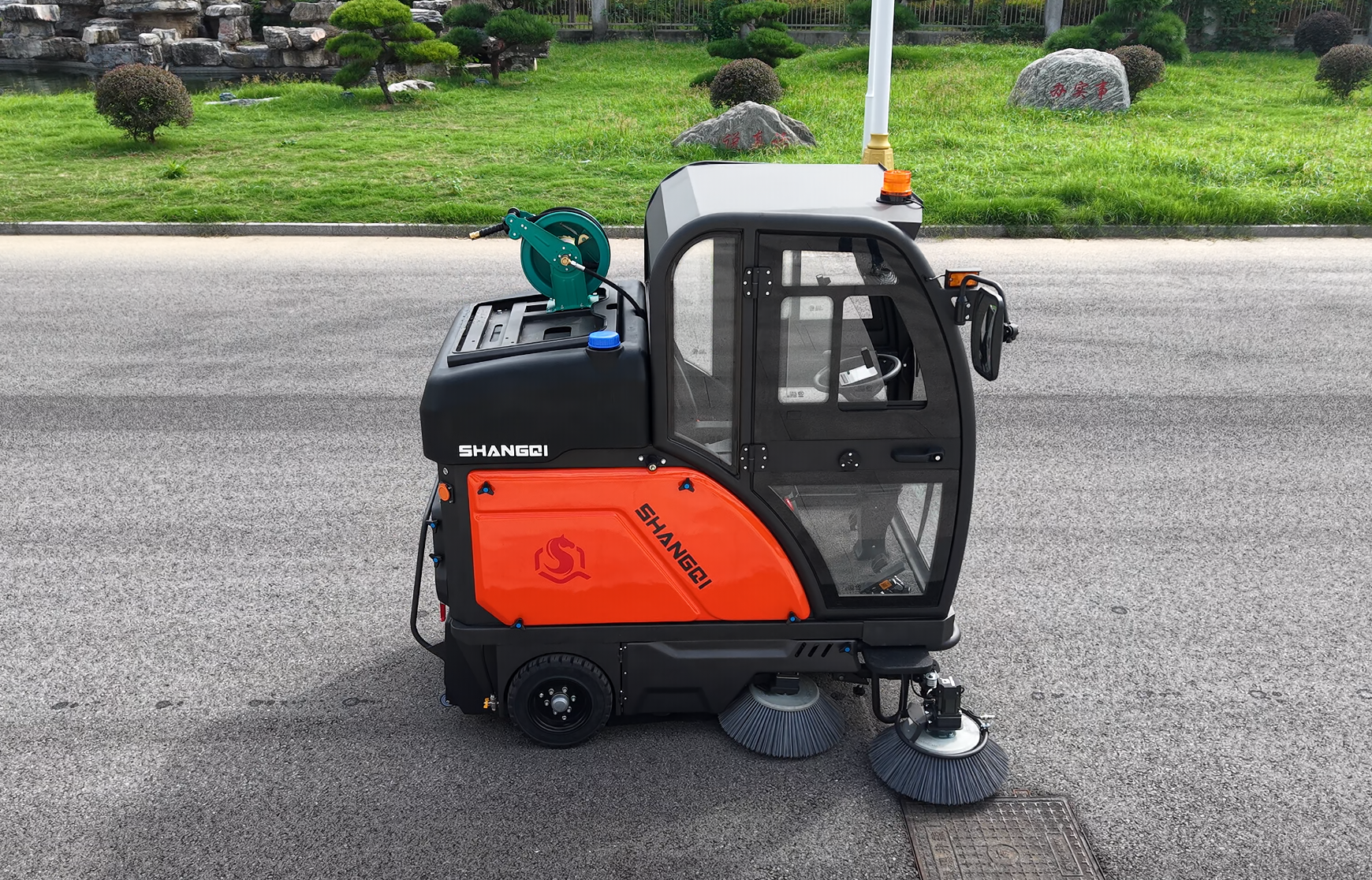 SW190 Multifunctional Ride-on Sweeper SW190 Multifunctional Ride-on Sweeper