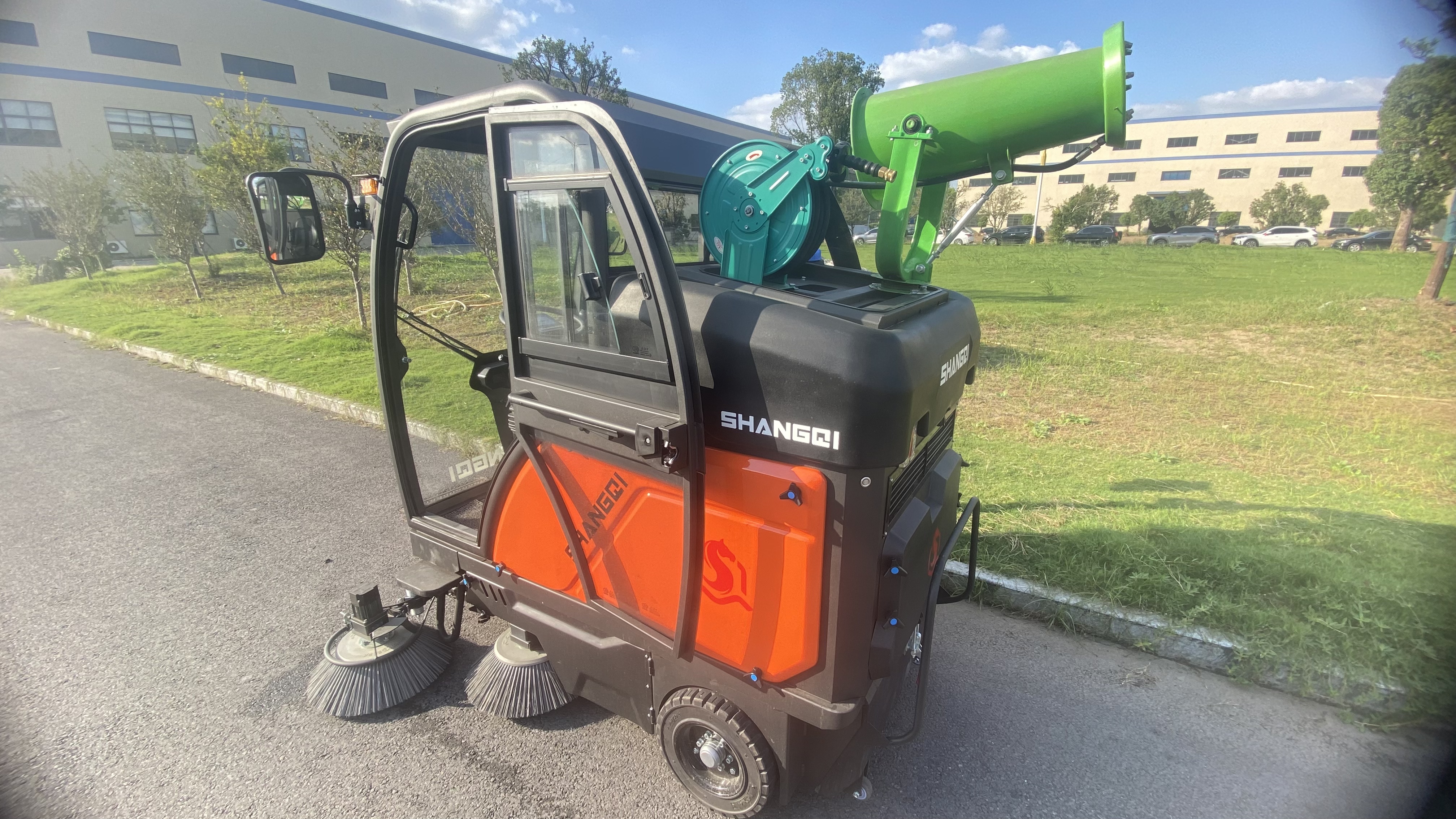 SW190 Multifunctional Ride-on Sweeper SW190 Multifunctional Ride-on Sweeper