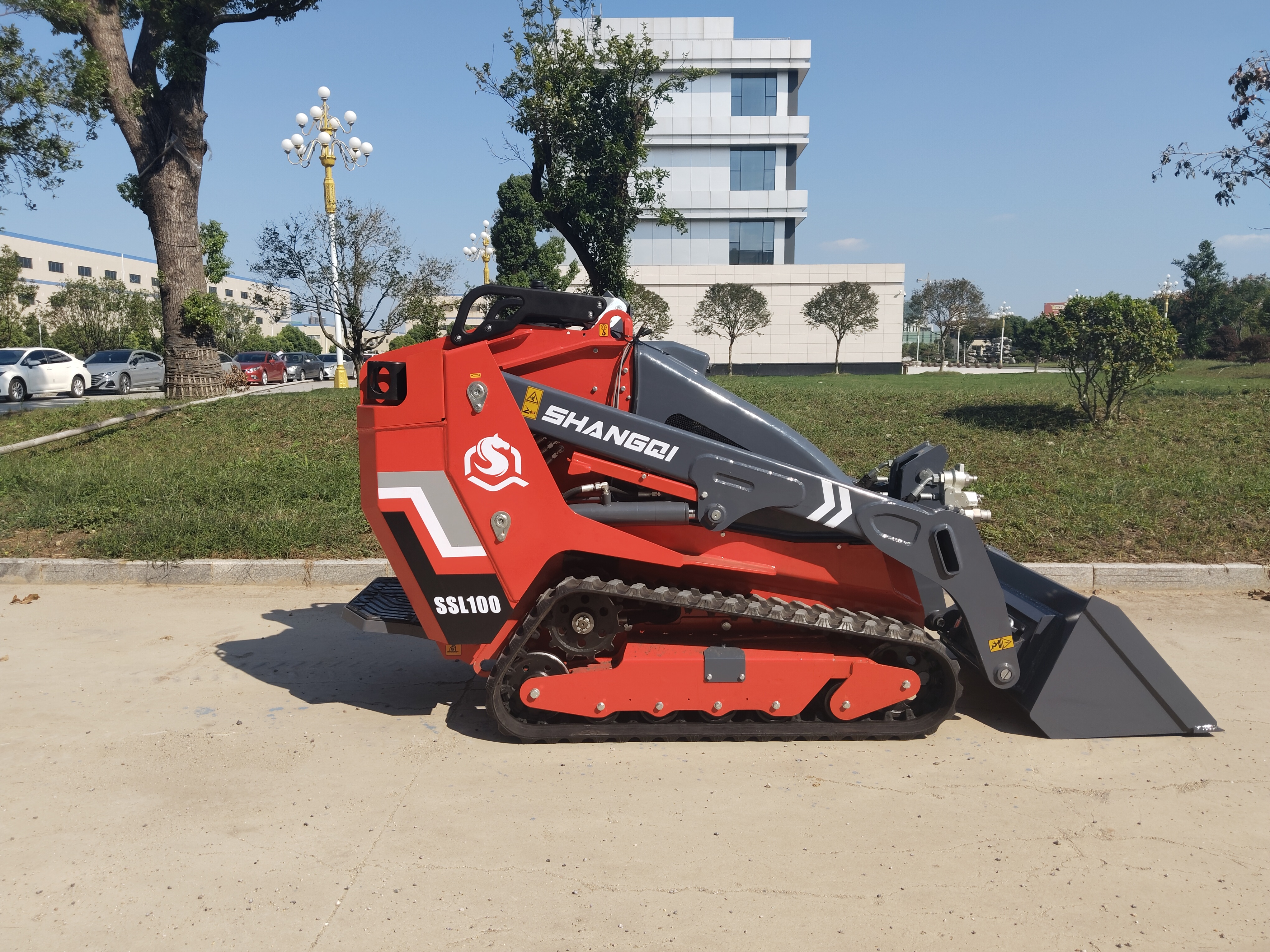 Mini skid loader