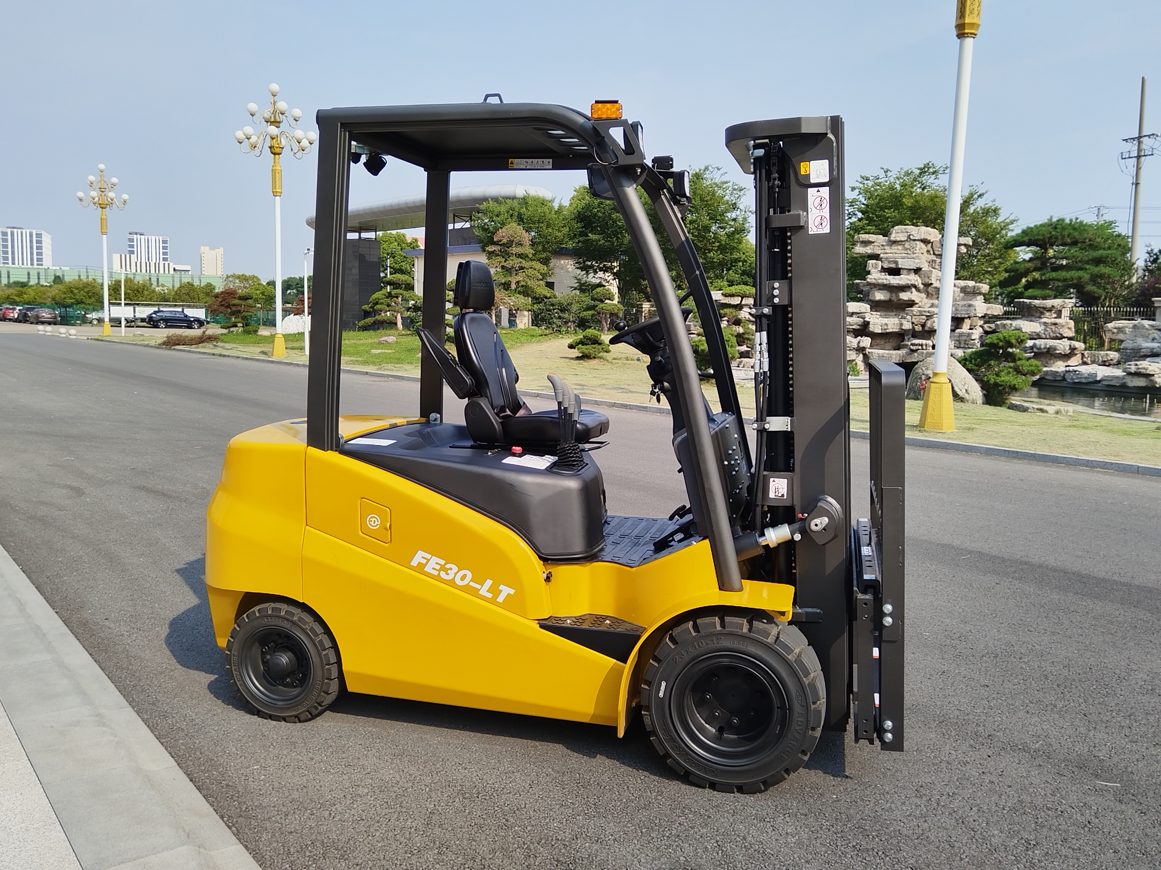 3 ton lithium-ion forklift