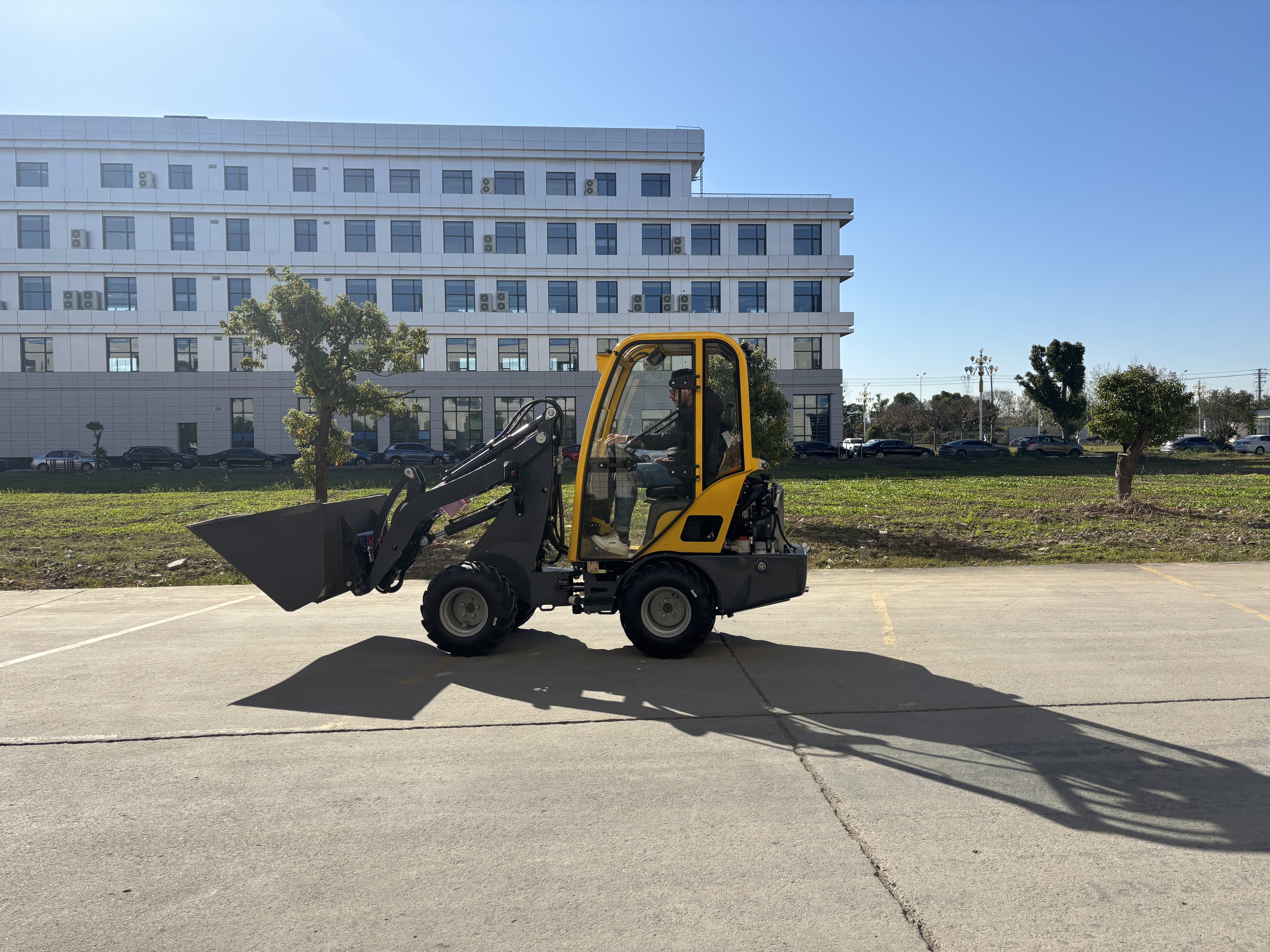 SHANGQI 820 wheel loader