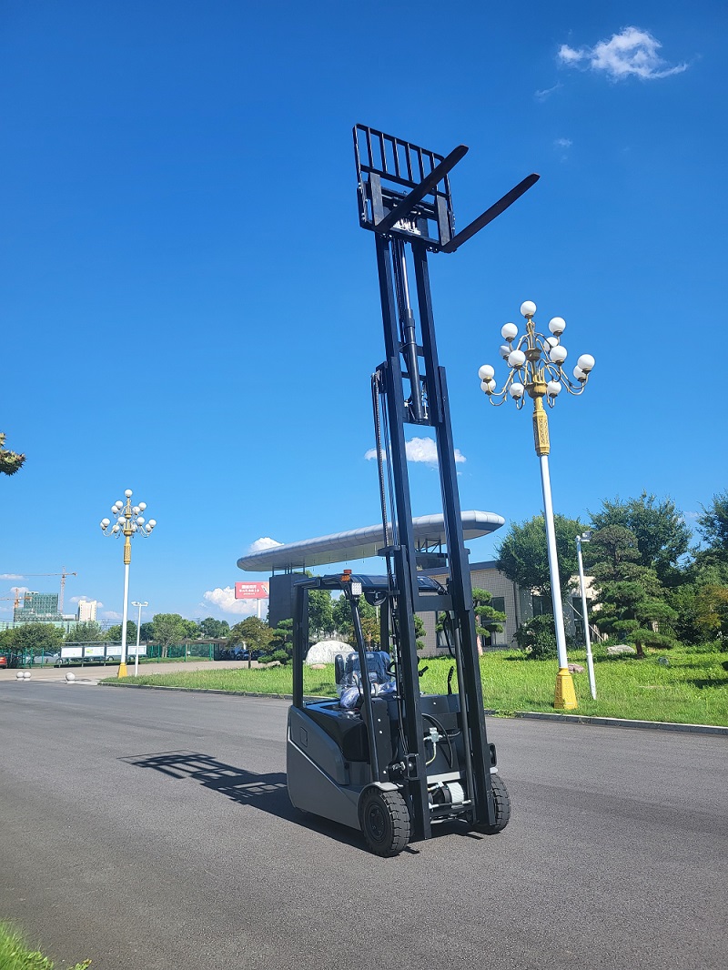 electric forklift