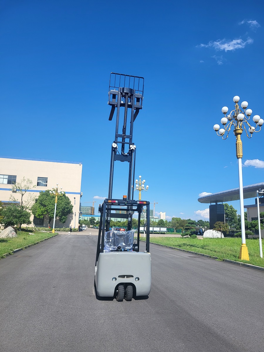 electric forklift